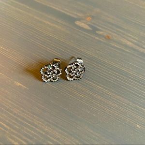 Flower rhinestone gunmetal gray stud earrings